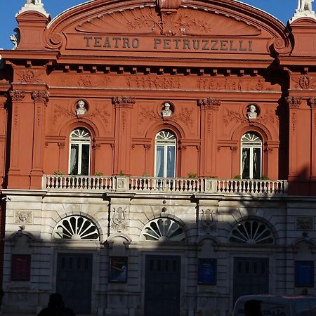Al Teatro Rooms Bari Exteriör bild