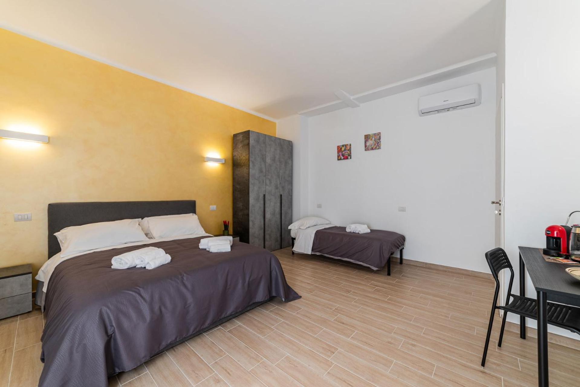 Al Teatro Rooms Bari Exteriör bild