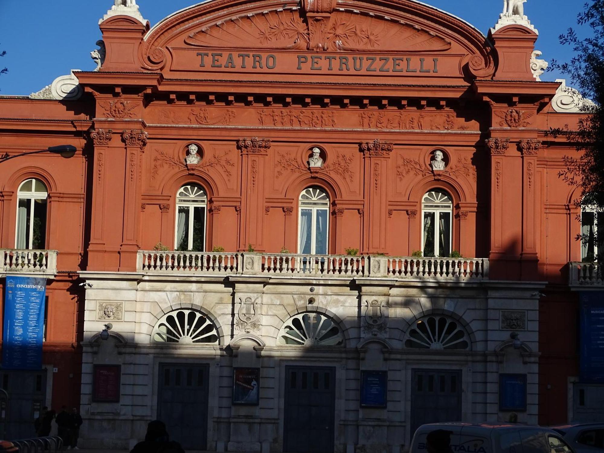 Al Teatro Rooms Bari Exteriör bild