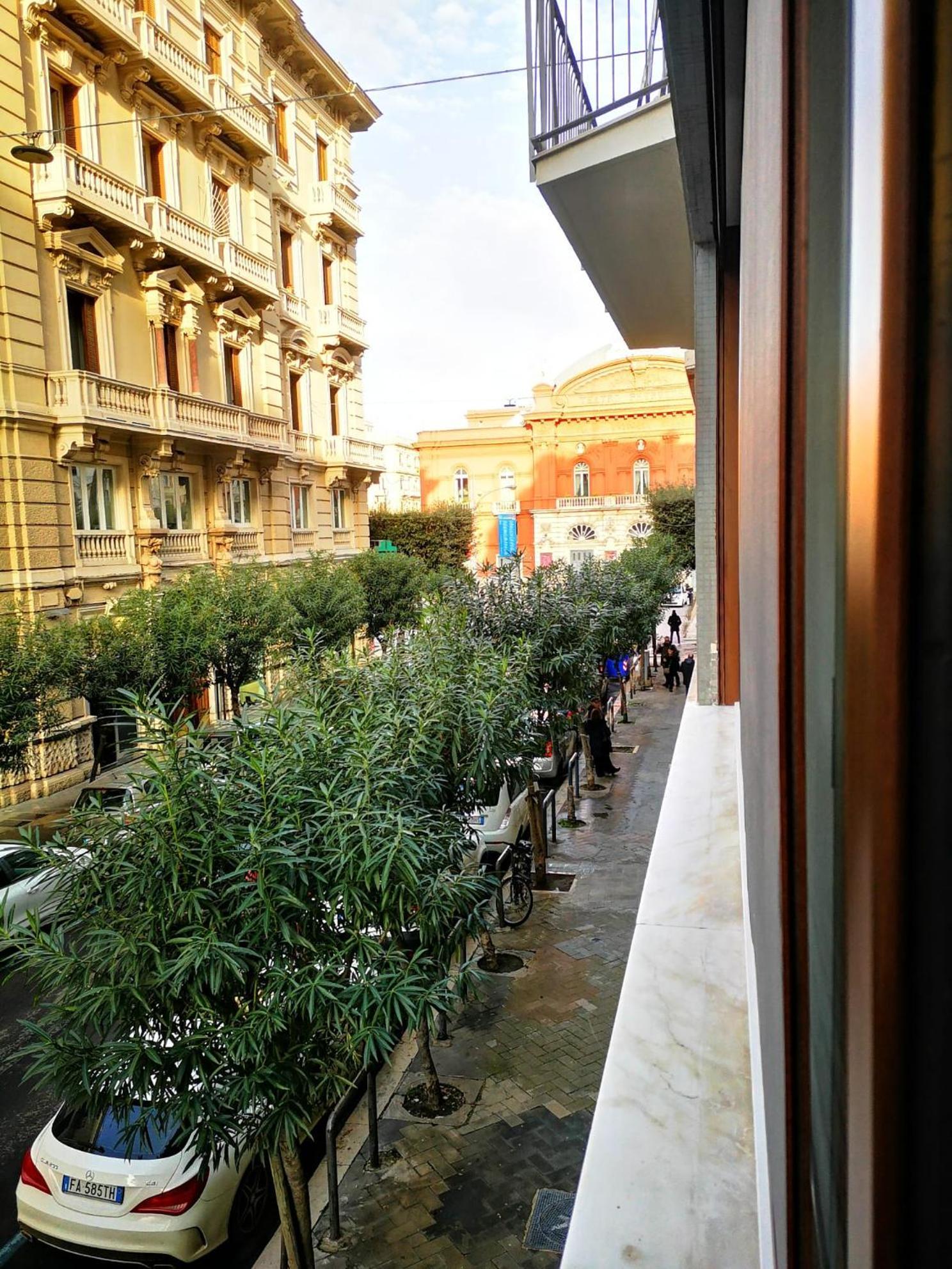 Al Teatro Rooms Bari Exteriör bild